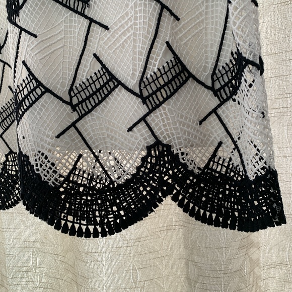 🆕 Black and White Crochet Dress - Picture 3 of 4